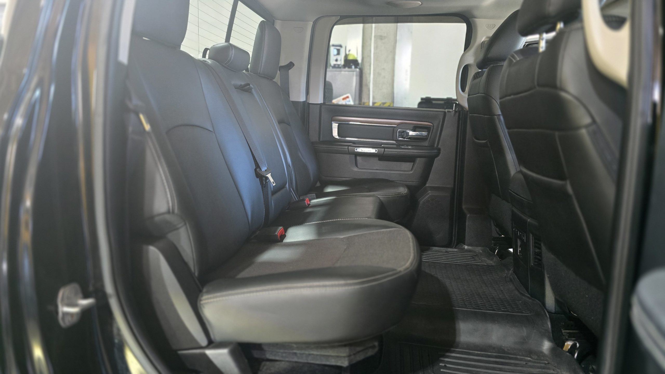 
										Dodge RAM Laramie 5.7 full									