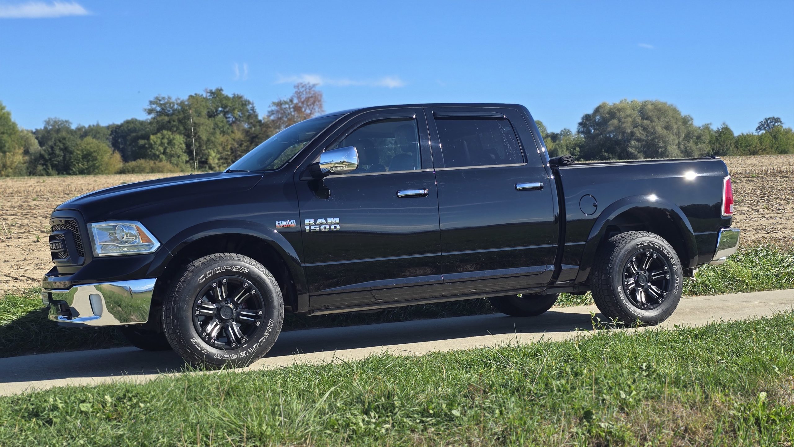
										Dodge RAM Laramie 5.7 full									