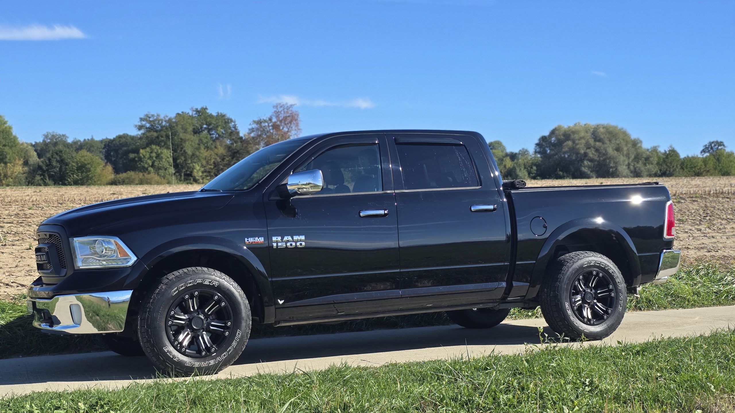 
										Dodge RAM Laramie 5.7 full									
