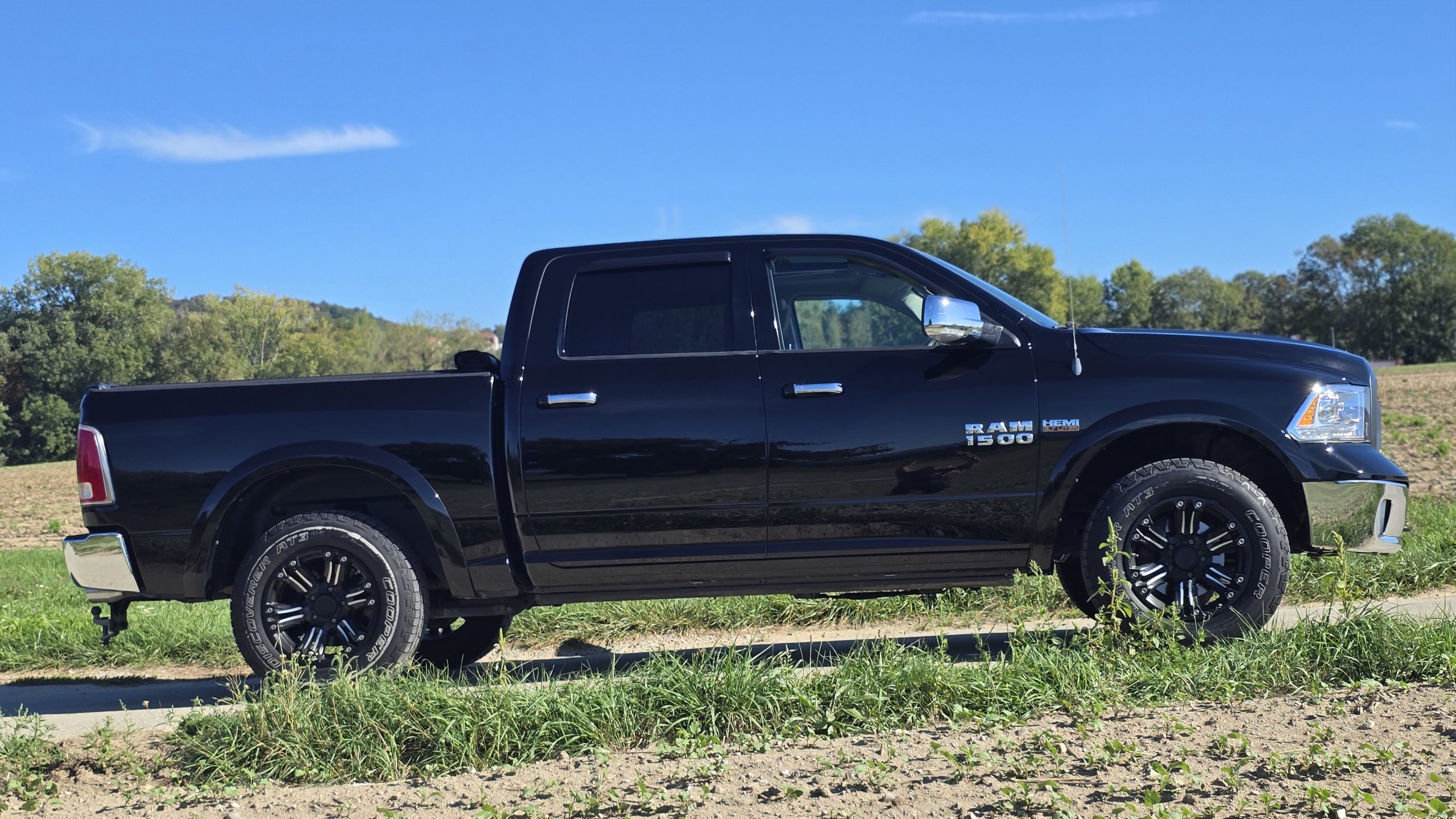 
										Dodge RAM Laramie 5.7 full									